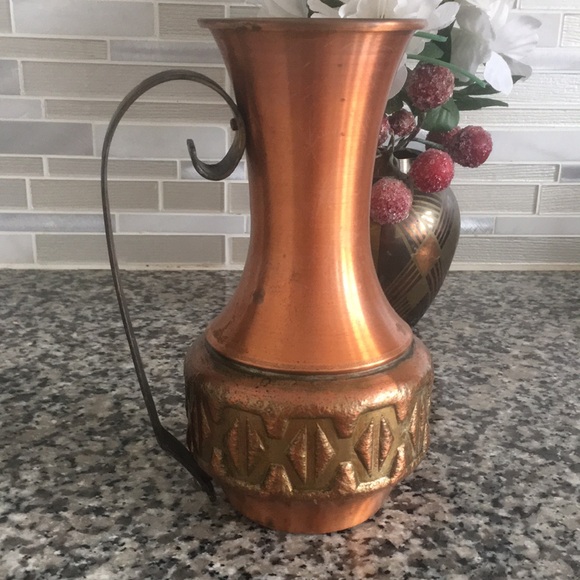 Antique Hammered Copper Pitcher Vase. - Picture 2 of 8